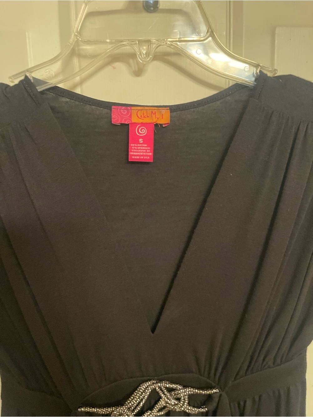 Women's Black V-Neck Midi Dress with Decorative Waist Accent - Picture 4 of 4